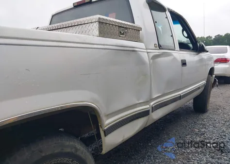 1998 Chevrolet K1500 Fleetside z USA, uszkodzony, nr VIN 1GCEK19R3WE129448